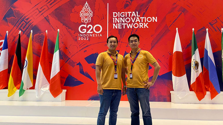 G20主催の Digital Inovation Networkイベントにて(右:Eka Managing Director、左:Philip VP of Operation)